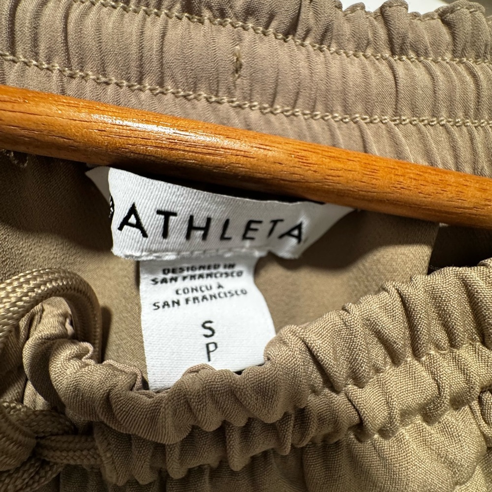 ATHLETA PROMENADE CARGO PANTS. SIZE: S. COLOR: KHAKI - Picture 3 of 7